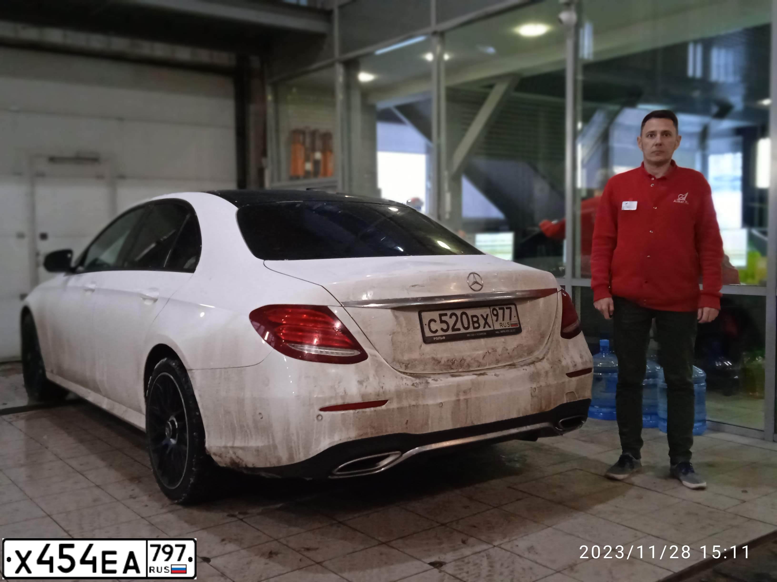 Фото автомобиля MERCEDES E-KLASSE, 2018 — госномер Н183ОВ15. Цвет: Белый