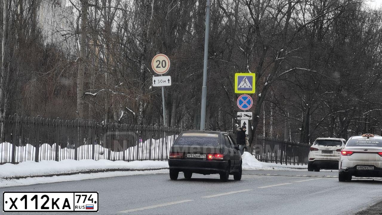 Фото автомобиля LADA 2114 SAMARA, 2006 — госномер Х112КА774. Цвет: СЕРЕБРИСТО-СЕРЫЙ