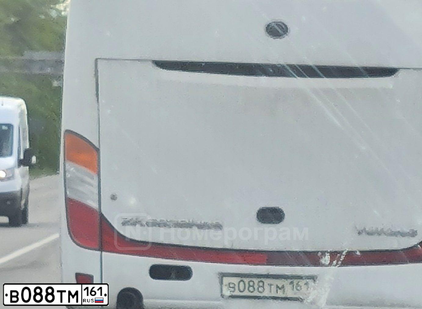 Фото автомобиля YUTONG 6899, 2020 — госномер В088ТМ161. Цвет: Белый