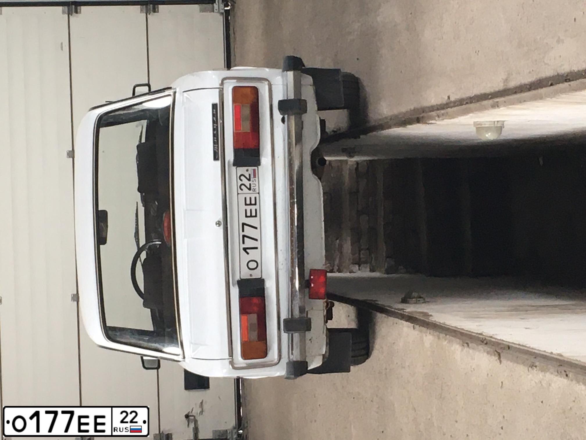 Фото автомобиля LADA 2106, 2001 — госномер О177ЕЕ22. Цвет: ЯРКО - БЕЛЫЙ
