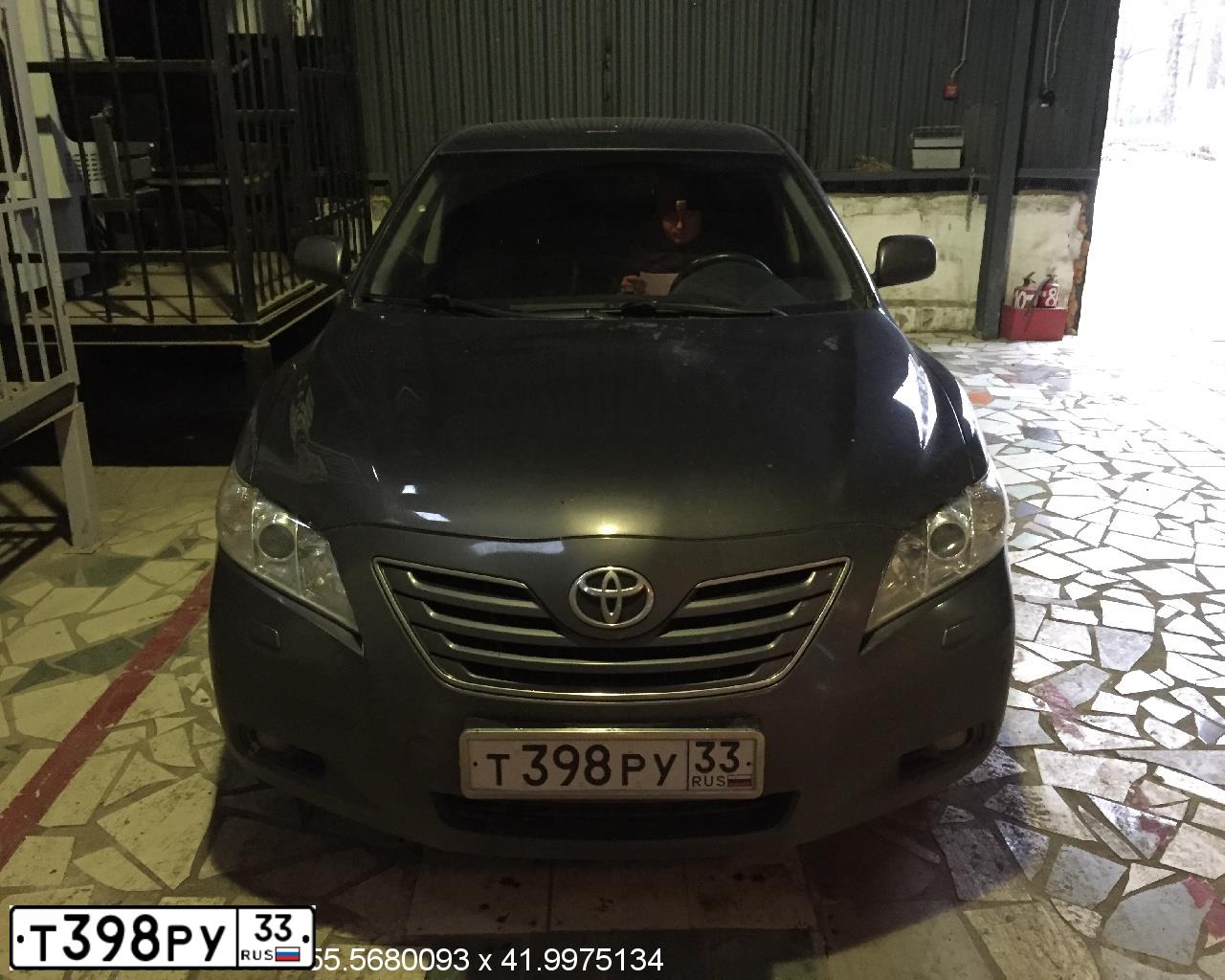 Фото автомобиля TOYOTA CAMRY, 2008 — госномер О404КХ199. Цвет: СЕРЫЙ