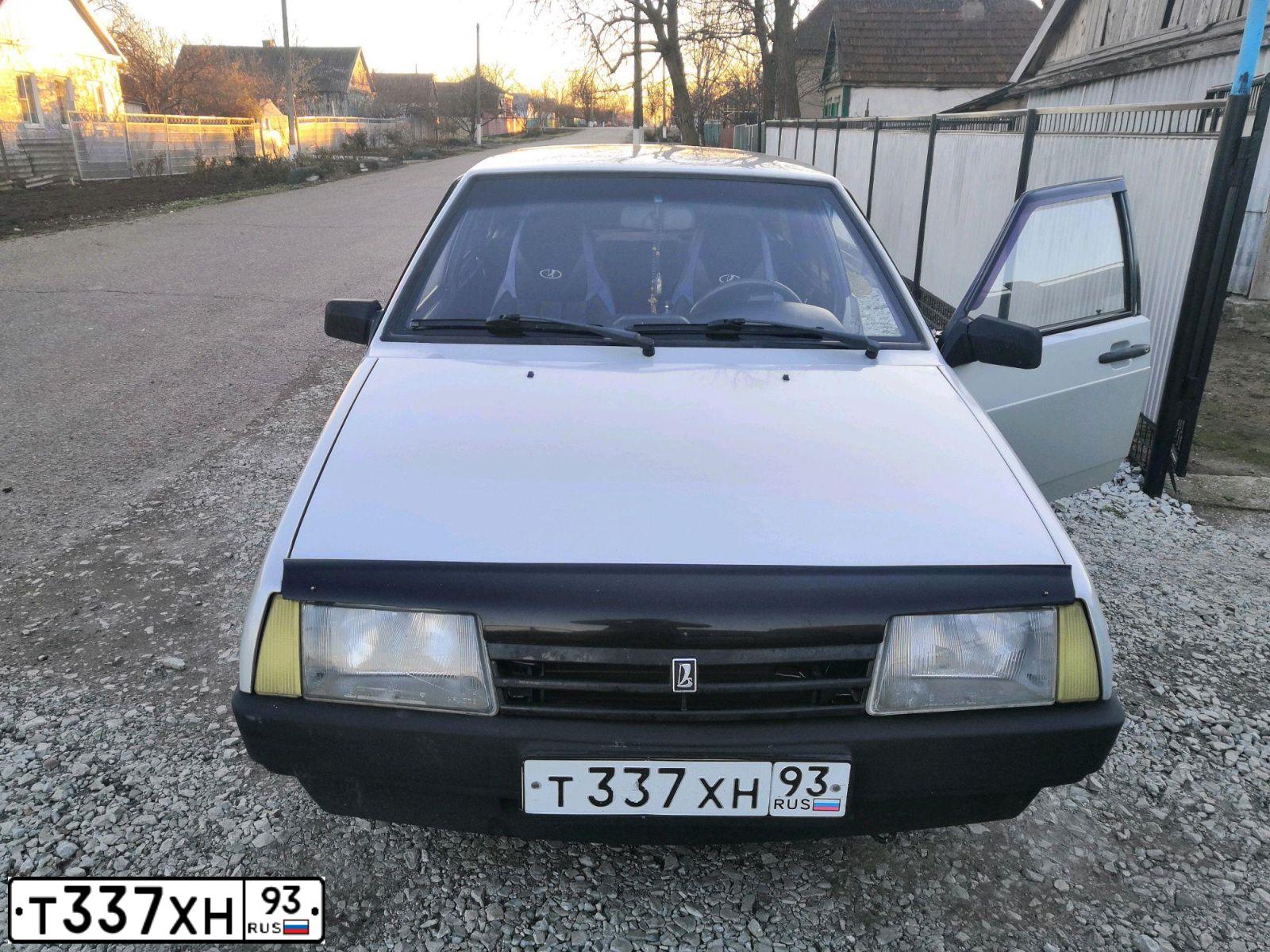 Фото автомобиля LADA 2109 SAMARA, 2004 — госномер Т337ХН93. Цвет: МОЛОЧНО-БЕЛЫЙ СЕРЕБРИСТЫЙ