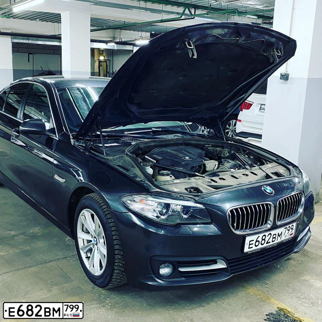 Фото автомобиля BMW 528I, 2014 — госномер Н899АР550. Цвет: ТЕМНО-СЕРЫЙ