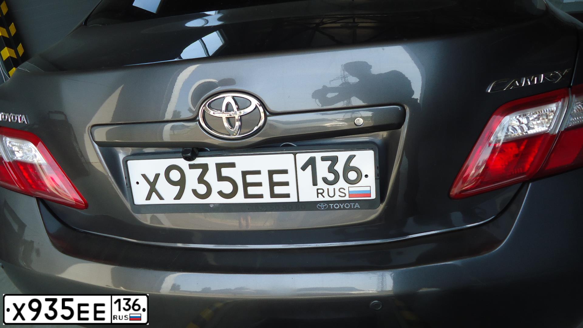 Фото автомобиля TOYOTA CAMRY, 2011 — госномер Т029ЕХ136. Цвет: СЕРЫЙ МЕТАЛЛИК