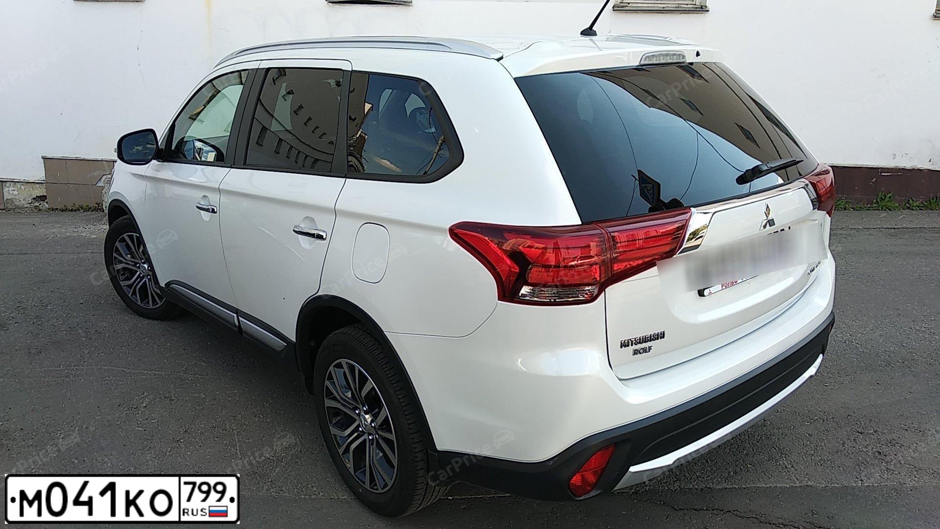 Фото автомобиля MITSUBISHI OUTLANDER, 2016 — госномер М041КО799. Цвет: Белый