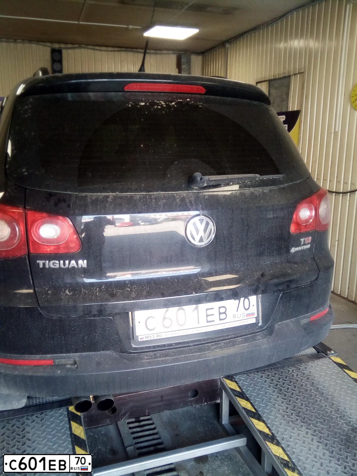 Фото автомобиля VOLKSWAGEN TIGUAN, 2011 — госномер А016НВ142. Цвет: ЧЕРНЫЙ