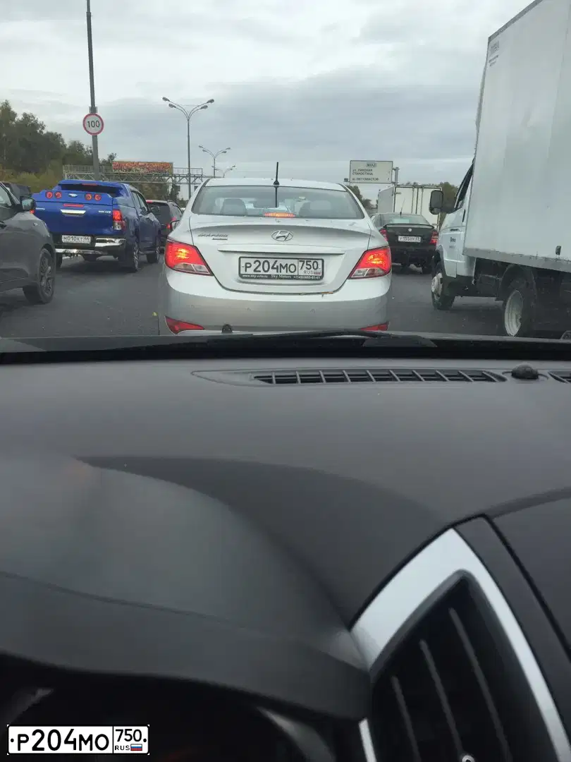 Фото автомобиля HYUNDAI SOLARIS, 2016 — госномер Р204МО750. Цвет: СЕРЫЙ СВЕТЛЫЙ