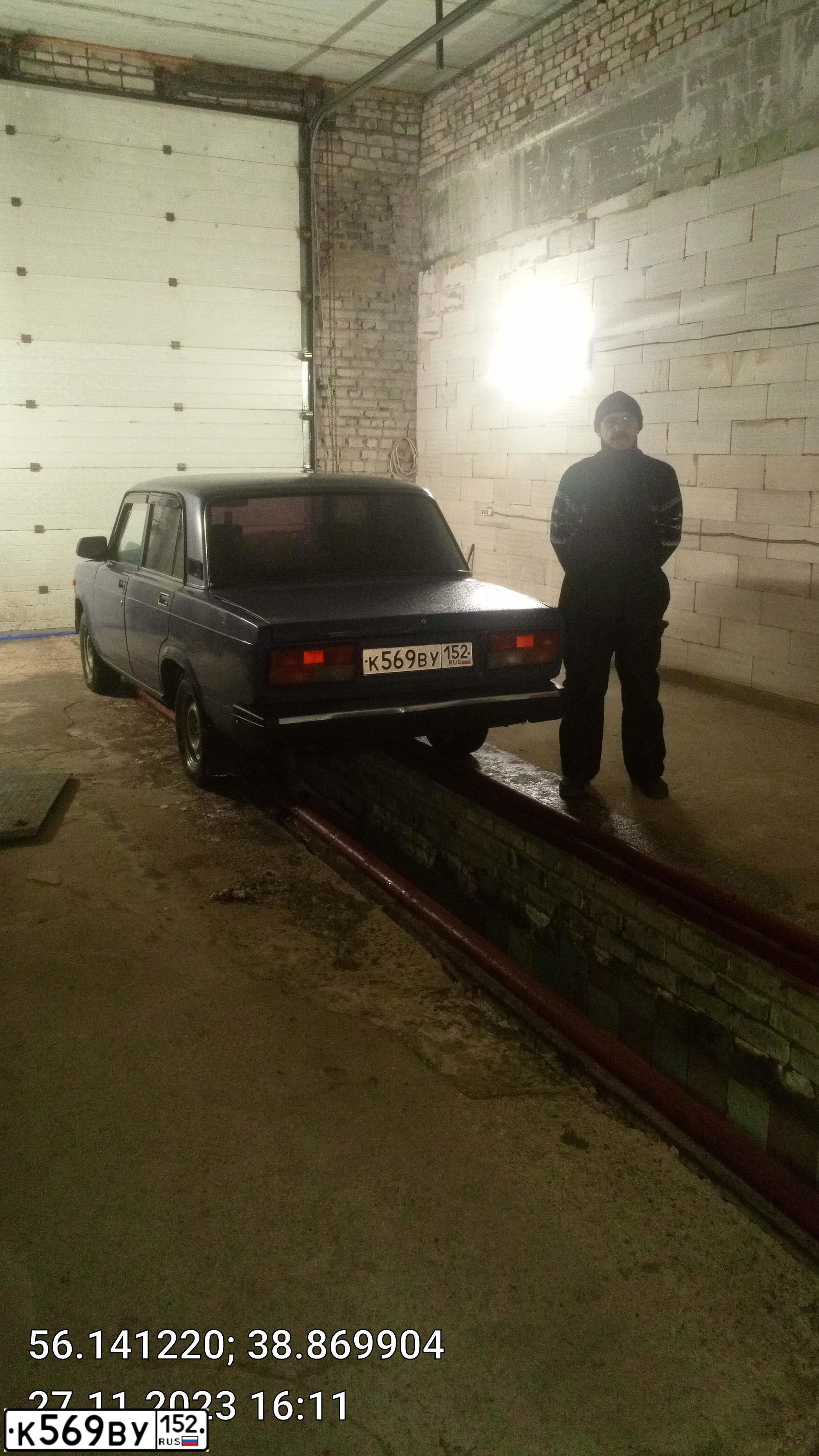 Фото автомобиля LADA 2107 LADA, 2007 — госномер К569ВУ152. Цвет: синий