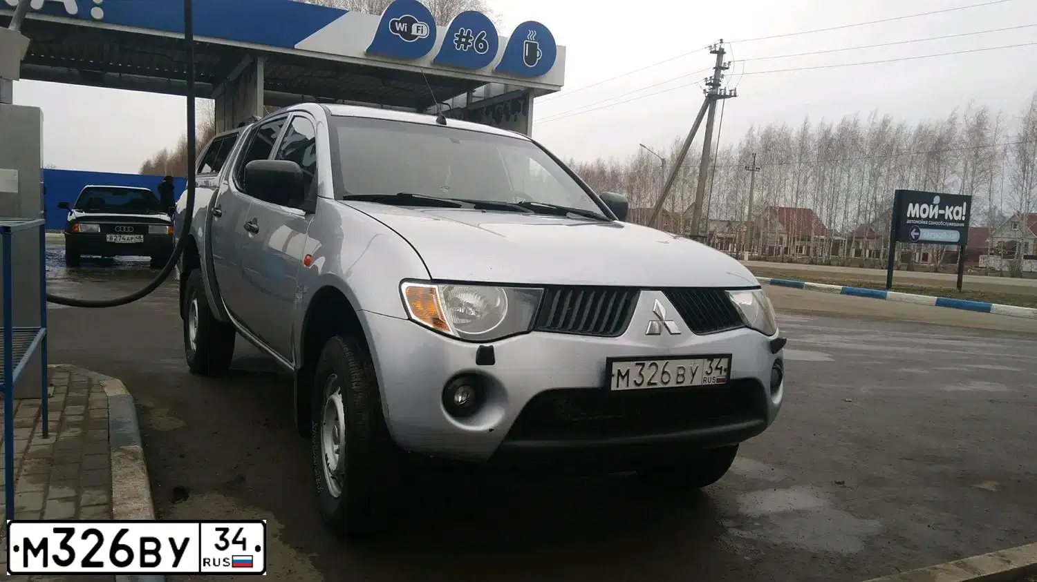 Фото автомобиля MITSUBISHI L 200, 2007 — госномер Е625ОТ125. Цвет: Серебристый