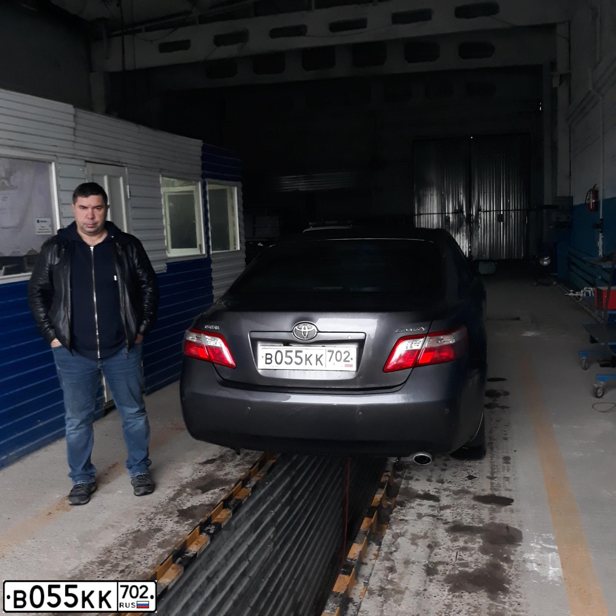 Фото автомобиля TOYOTA CAMRY, 2008 — госномер А978АР18. Цвет: СЕРЫЙ
