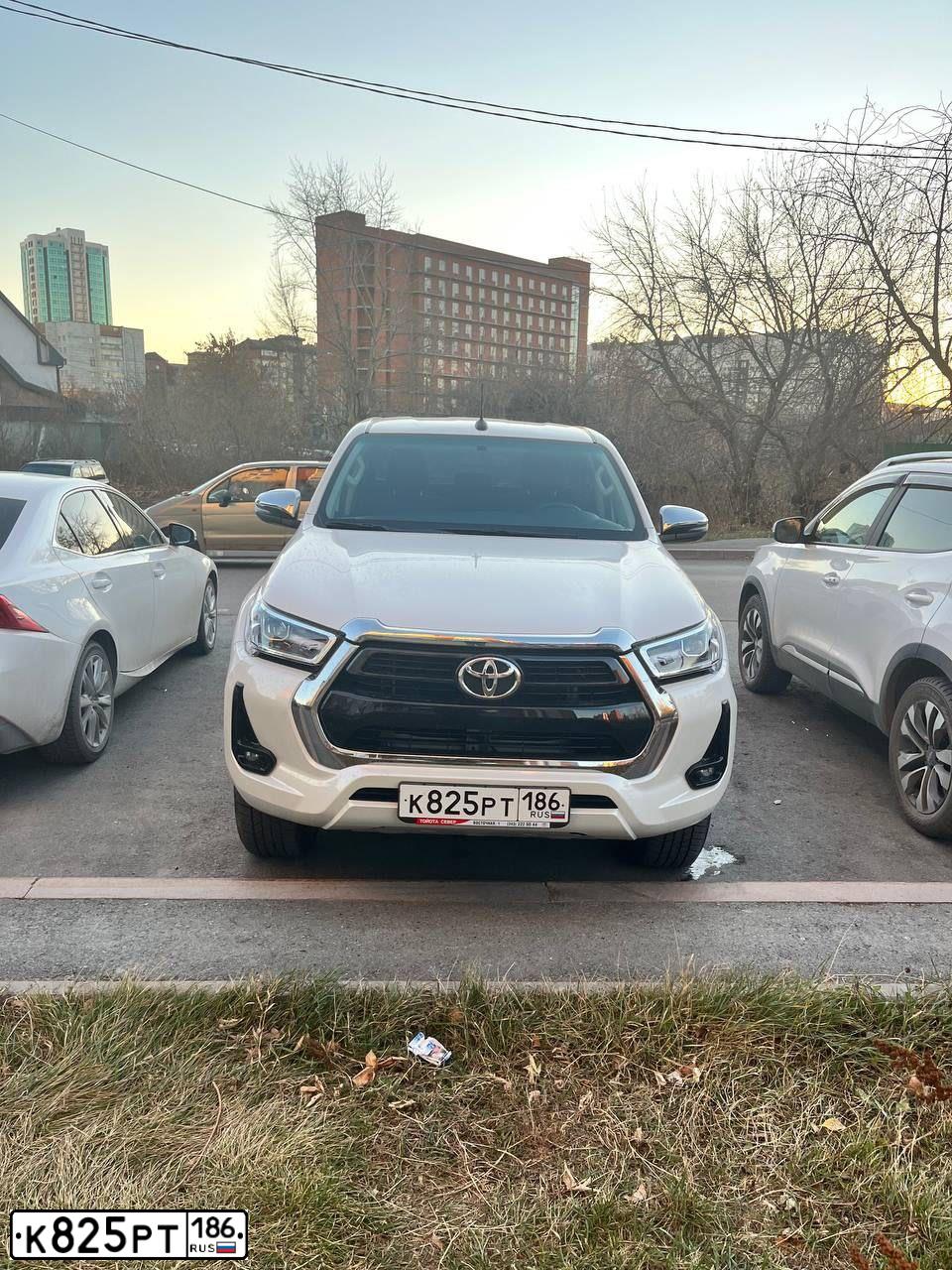 Фото автомобиля ТОЙОТА HILUX ТGN126L DТТНК, 2021 — госномер К825РТ186. Цвет: БЕЛЫЙ