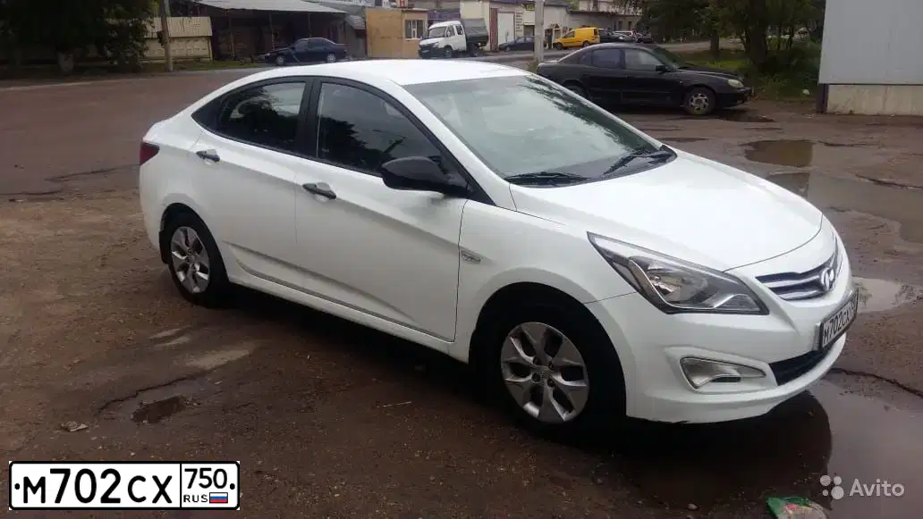 Фото автомобиля HYUNDAI SOLARIS, 2015 — госномер М702СХ750. Цвет: БЕЛЫЙ