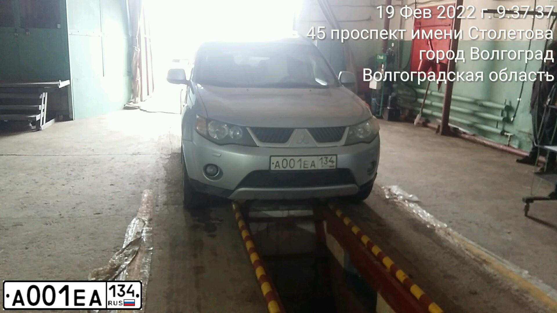 Фото автомобиля MITSUBISHI OUTLANDER, 2007 — госномер А001ЕА134. Цвет: СЕРЕБРИСТЫЙ