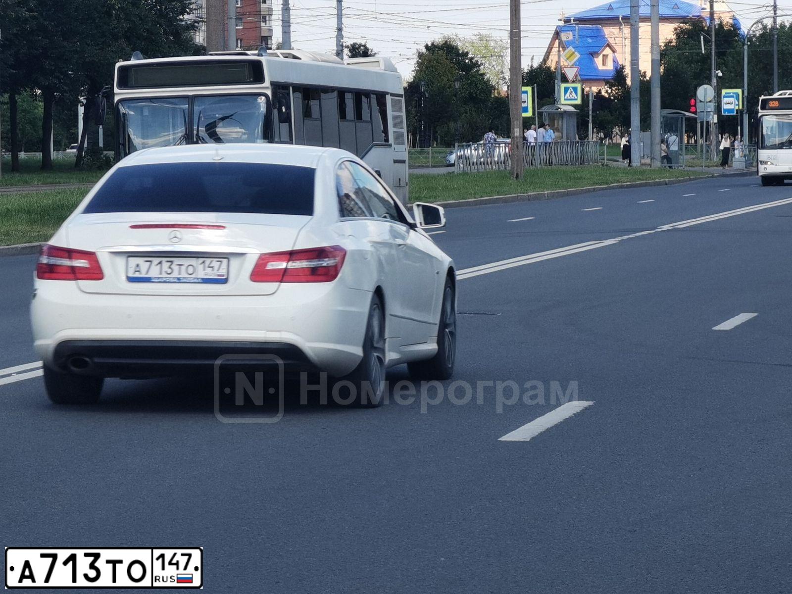 Фото автомобиля MERCEDES E-KLASSE, 2012 — госномер А713ТО147. Цвет: Белый