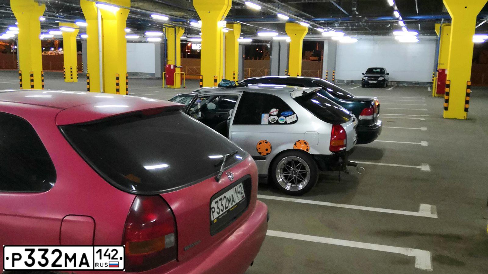 Фото автомобиля HONDA CIVIC, 1996 — госномер Р332МА142. Цвет: Красный