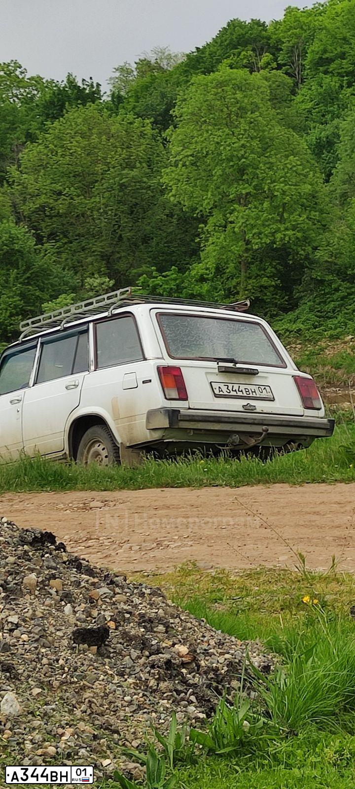 Фото автомобиля LADA 2104, 1999 — госномер А344ВН01. Цвет: ЯРКО-БЕЛЫЙ