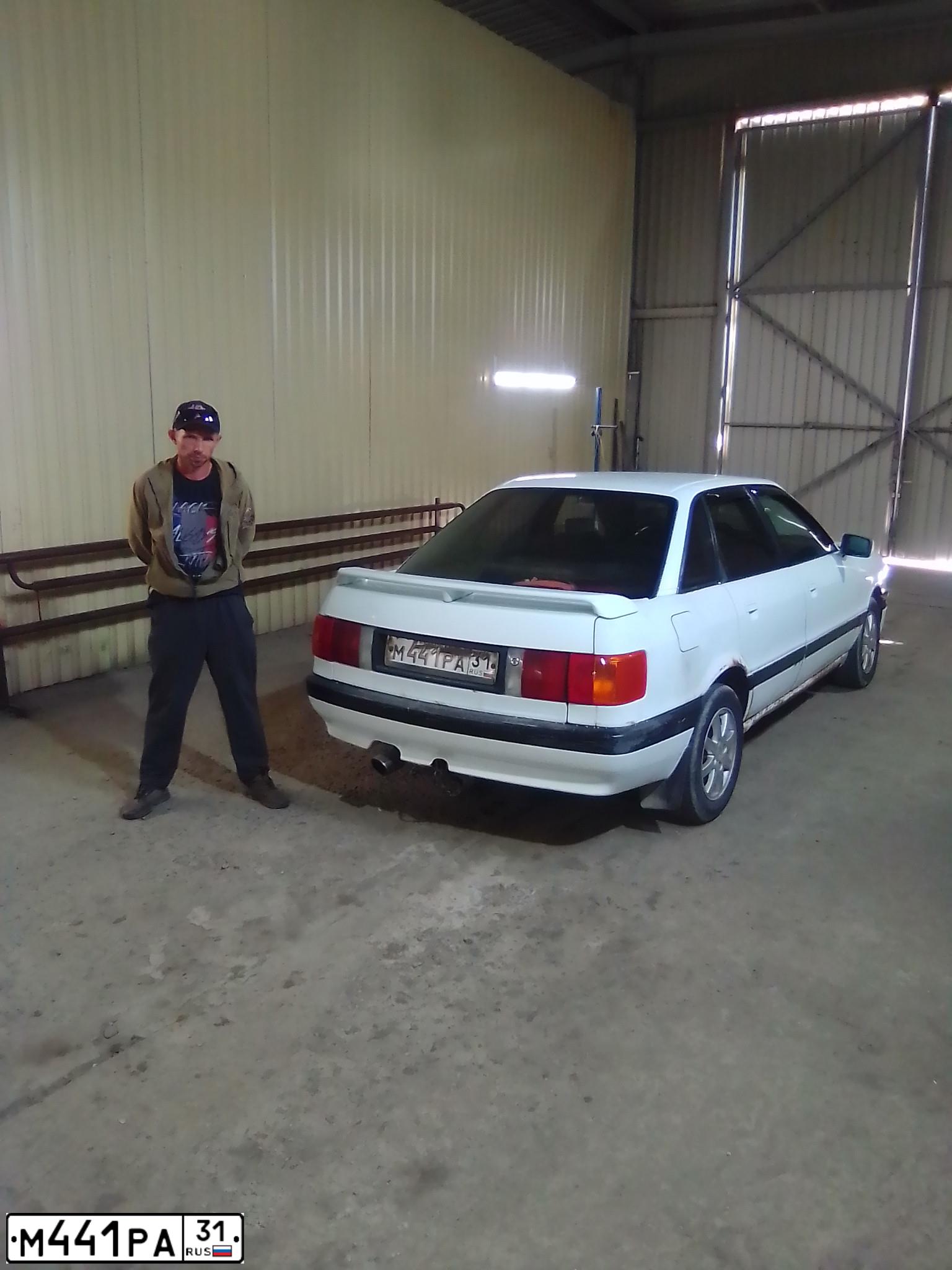Фото автомобиля AUDI 80, 1988 — госномер М414РА31. Цвет: Белый