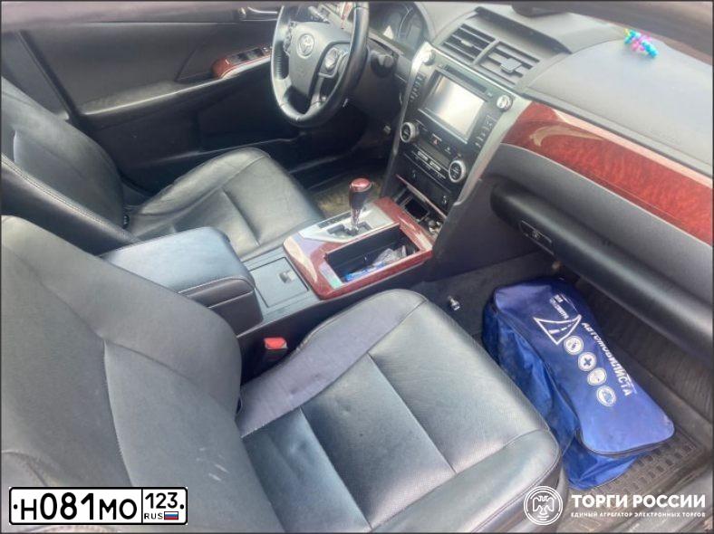Фото автомобиля TOYOTA CAMRY, 2013 — госномер А910ХР01. Цвет: ЧЕРНЫЙ МЕТАЛЛИК