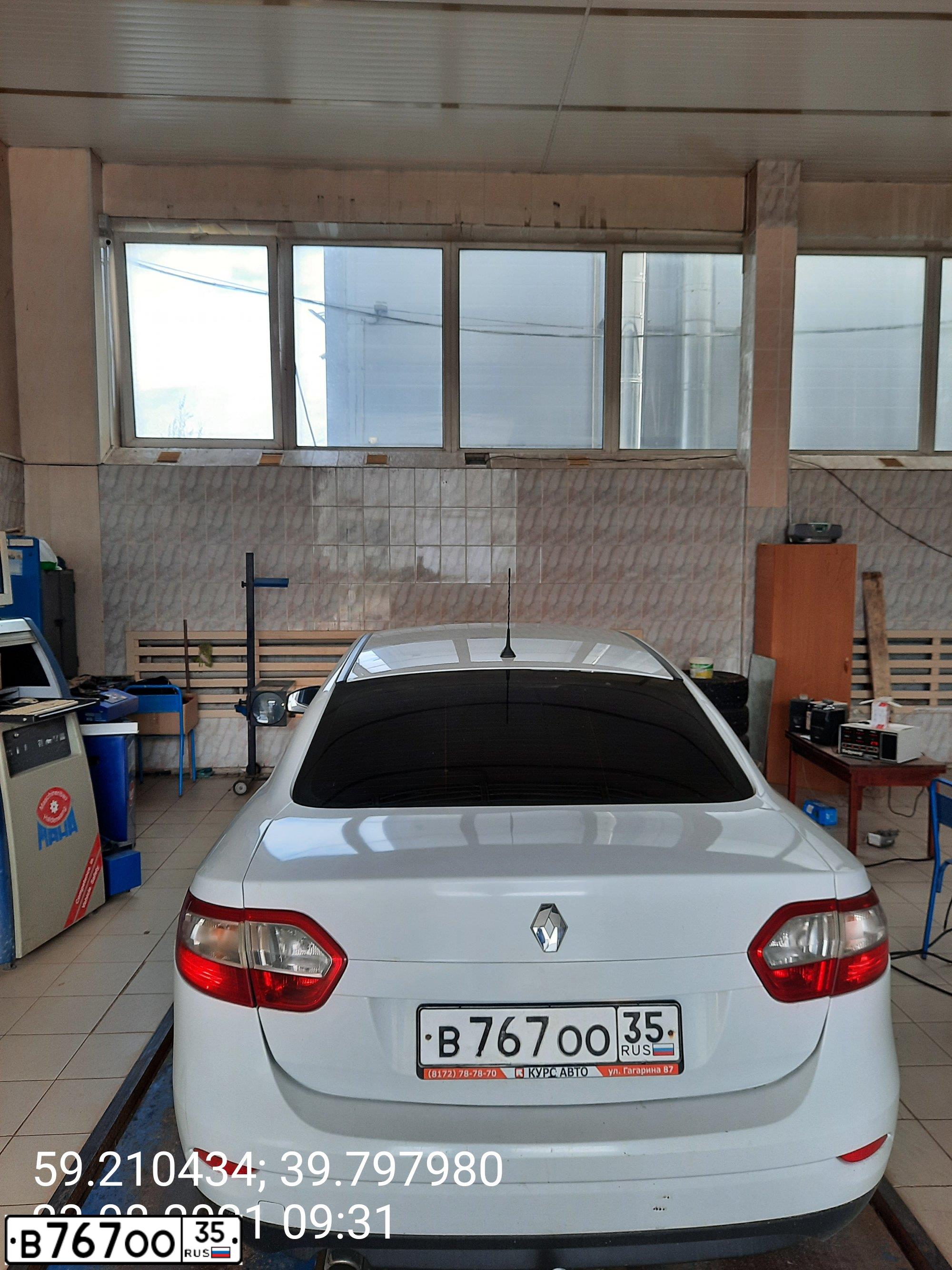 Фото автомобиля RENAULT FLUENCE, 2011 — госномер М747КМ35