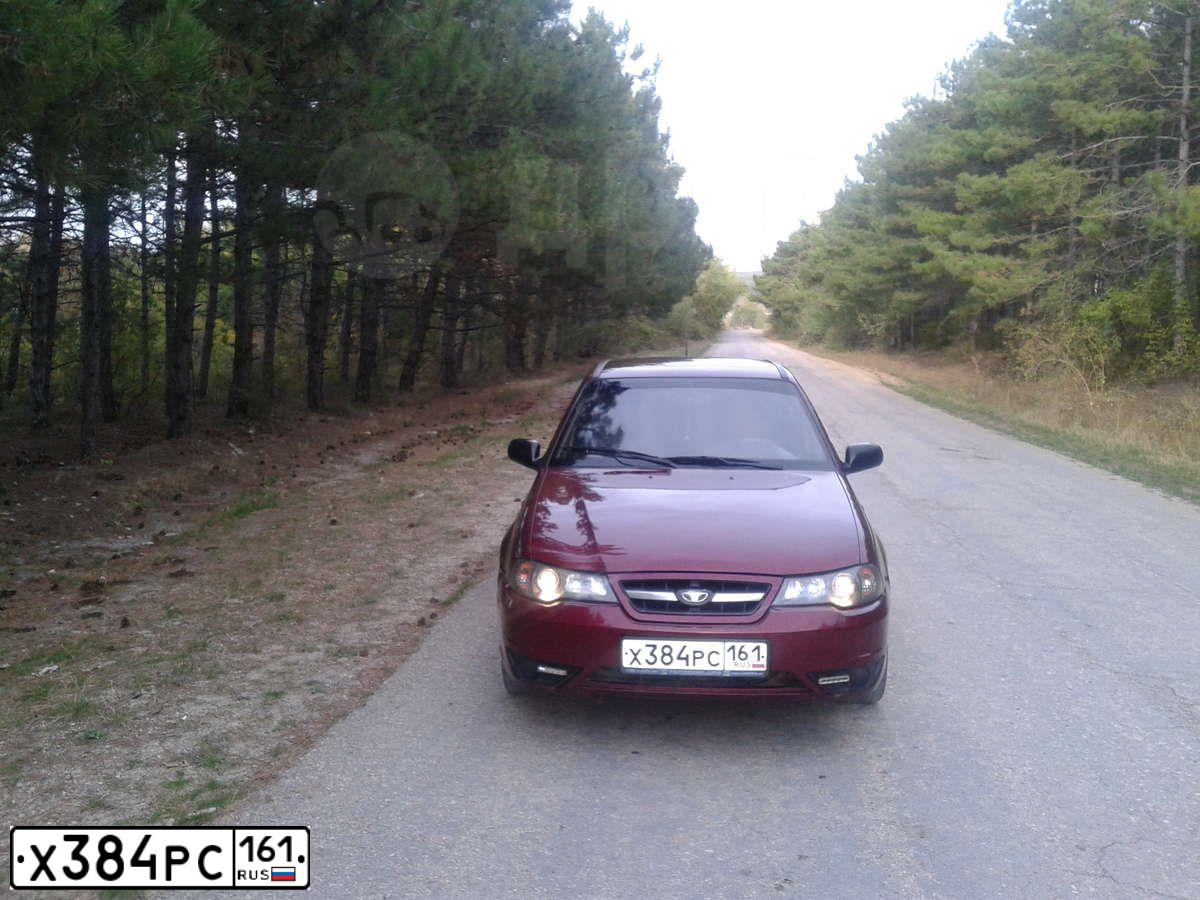 Фото автомобиля DAEWOO NEXIA, 2008 — госномер Х384РС161. Цвет: СПЕЛАЯ ВИШНЯ