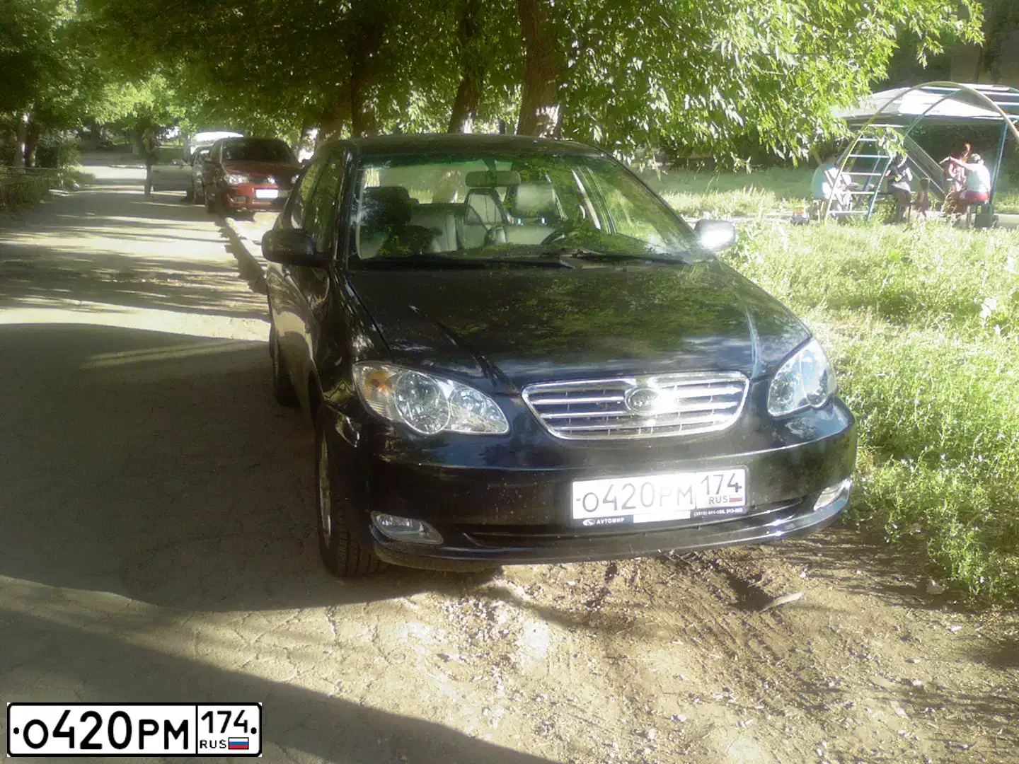 Фото автомобиля BYD F3, 2012 — госномер О420РМ174. Цвет: СЕРЫЙ