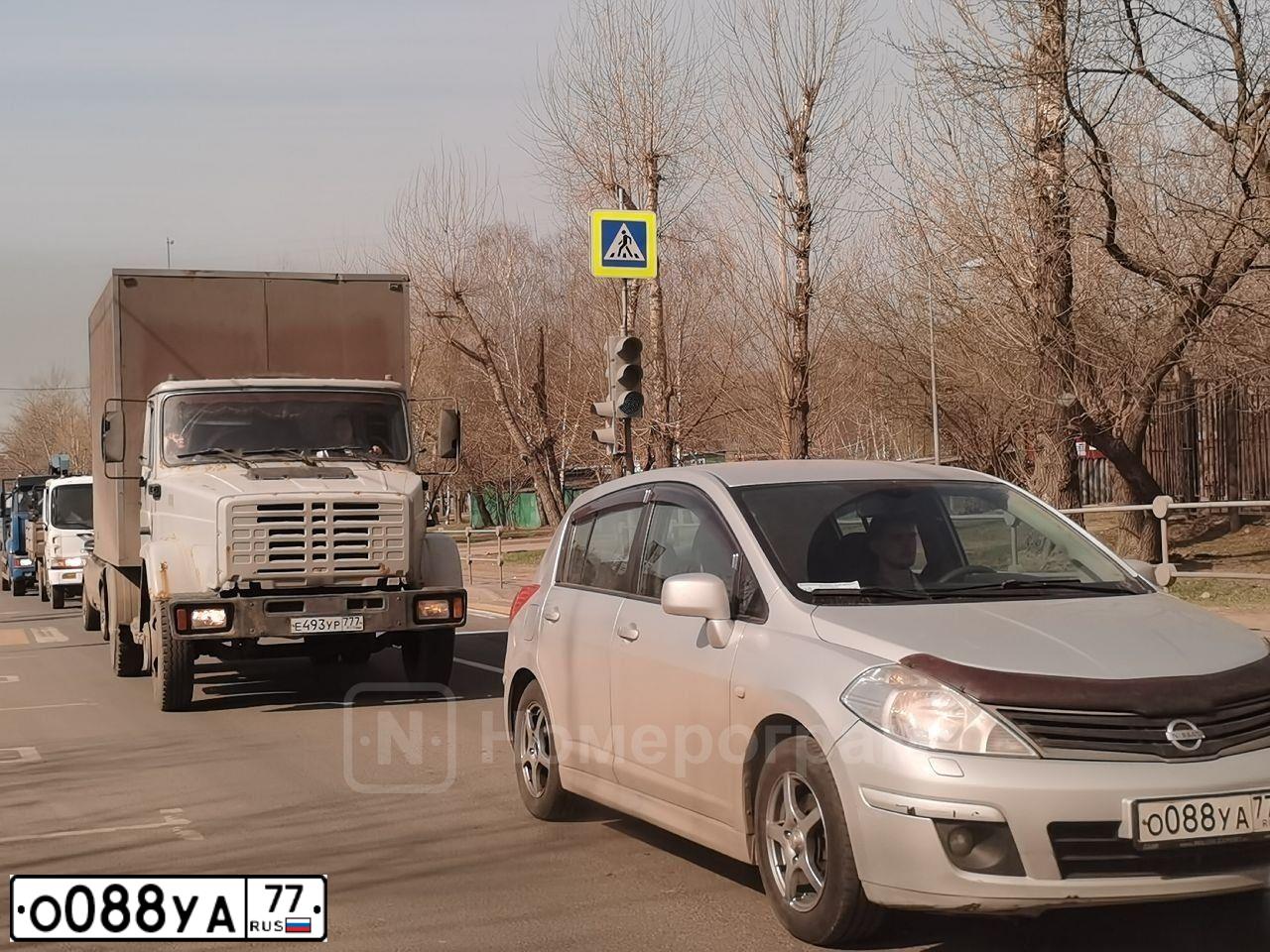 Фото автомобиля МОСКВИЧ 214100, 1997 — госномер О088УА77. Цвет: КРАСНЫЙ