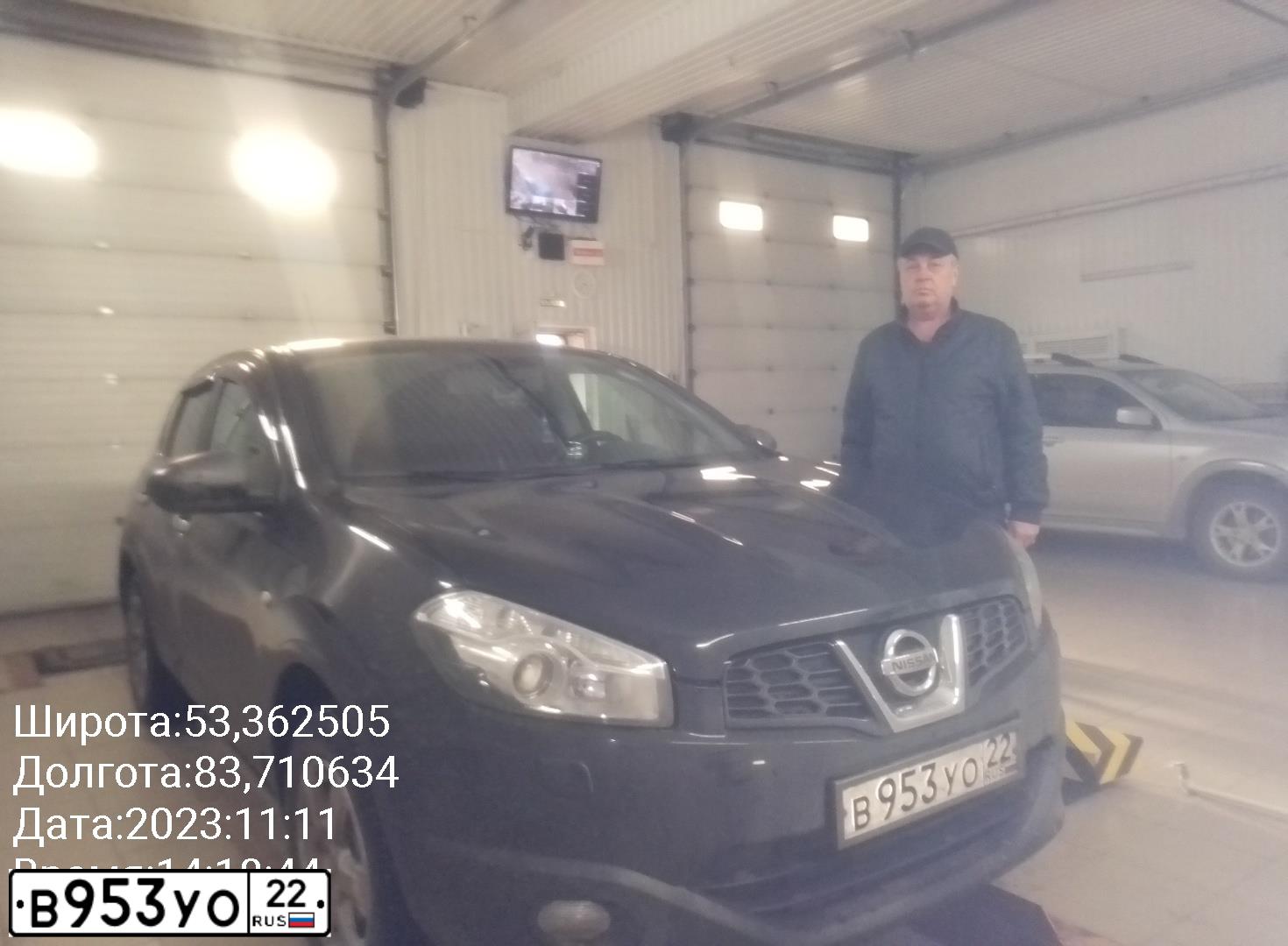 Фото автомобиля NISSAN QASHQAI, 2011 — госномер В953УО22. Цвет: ЧЕРНЫЙ