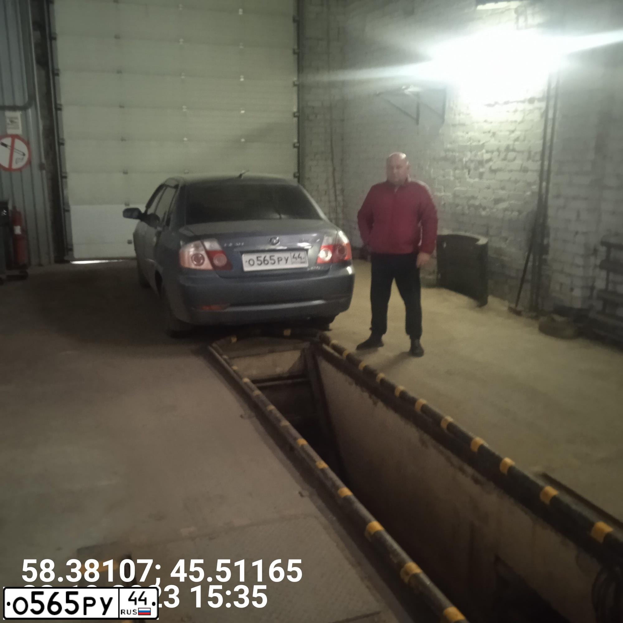 Фото автомобиля LIFAN BREEZ, 2008 — госномер О565РУ44. Цвет: СТАЛЬНОЙ СЕРЫЙ
