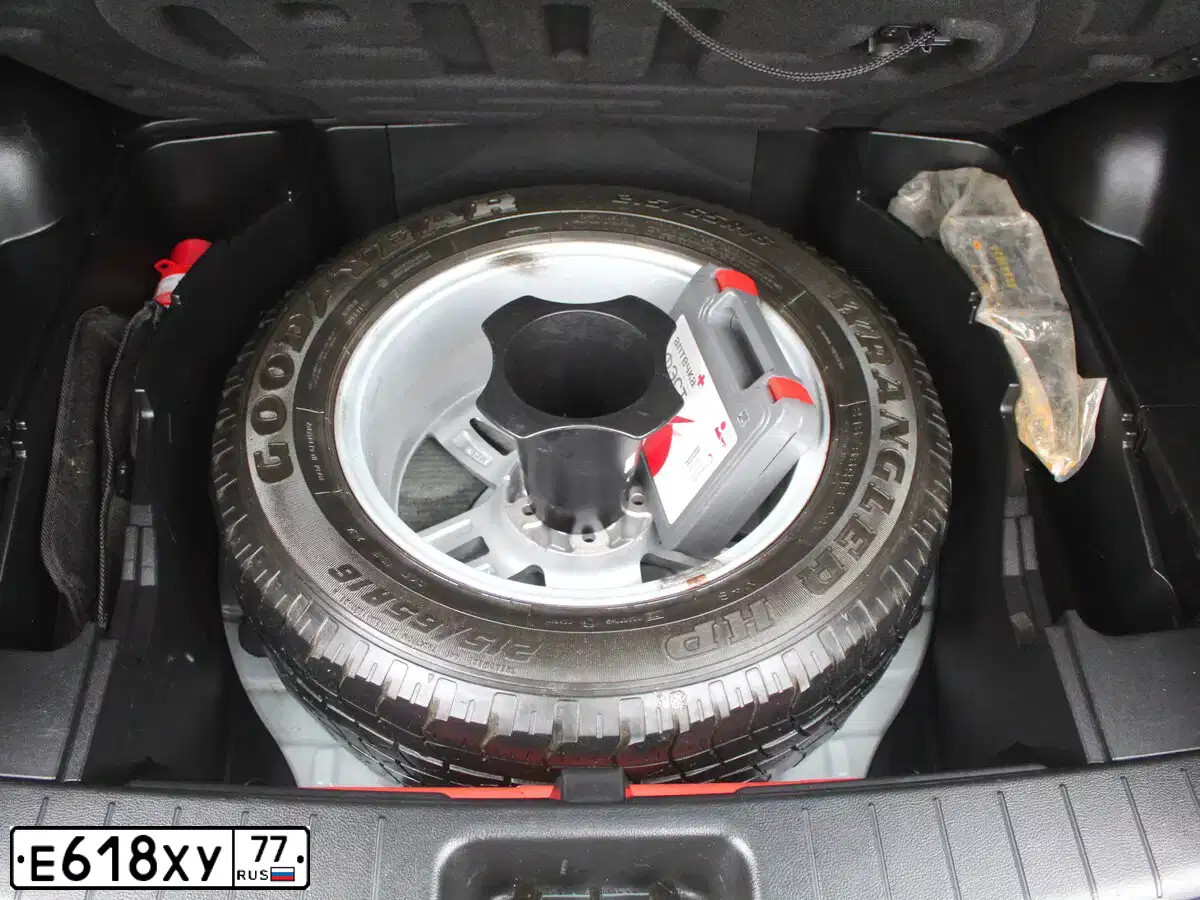 Фото автомобиля SSANGYONG ACTYON, 2012 — госномер Е618ХУ77. Цвет: БЕЛЫЙ