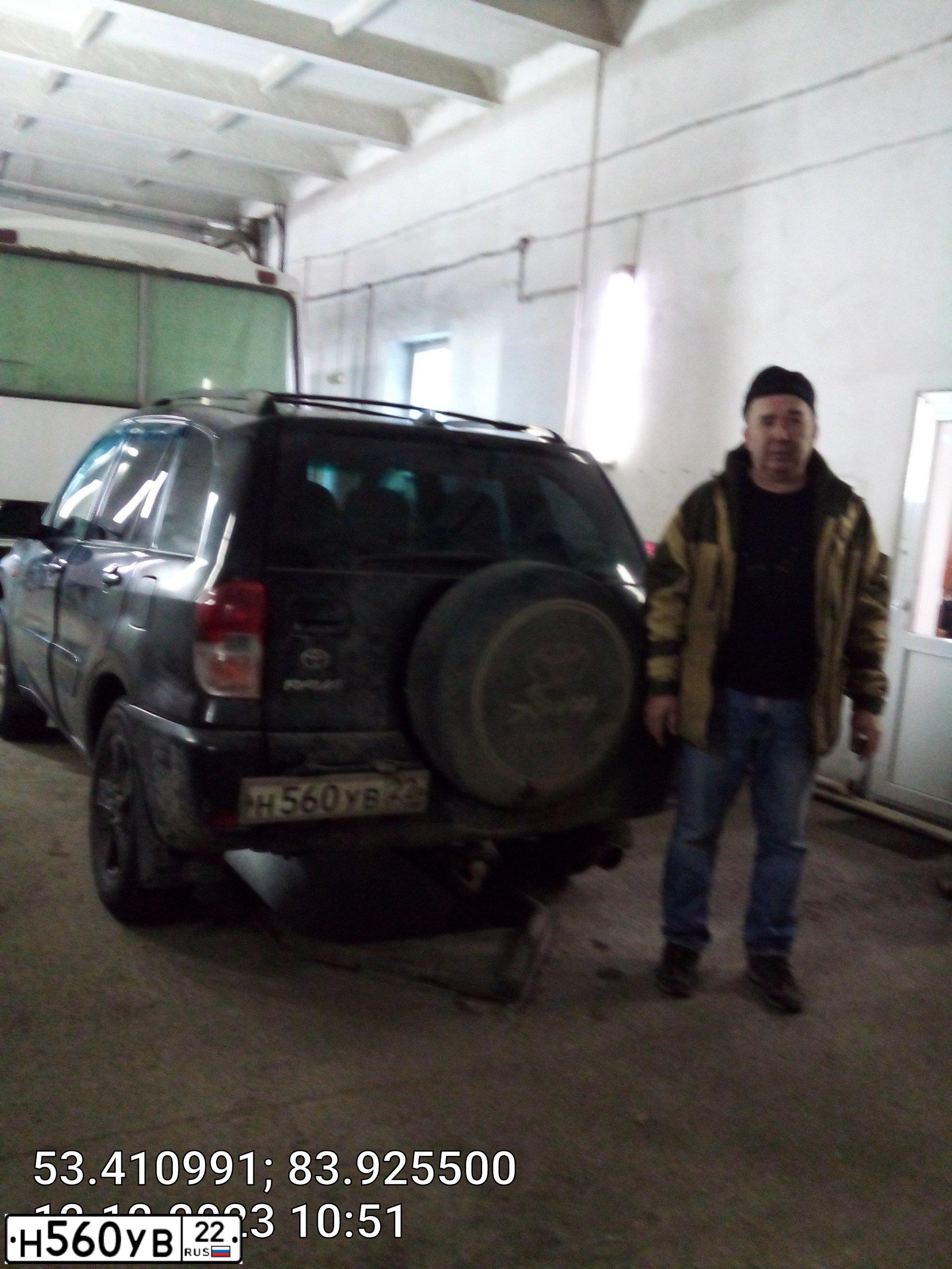 Фото автомобиля TOYOTA RAV4, 2001 — госномер К880ОО142. Цвет: ЧЕРНЫЙ