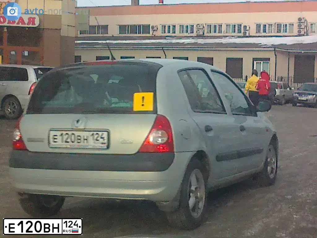 Фото автомобиля PEUGEOT 308, 2012 — госномер Е120ВН124. Цвет: СЕРО-БЕЖЕВЫЙ