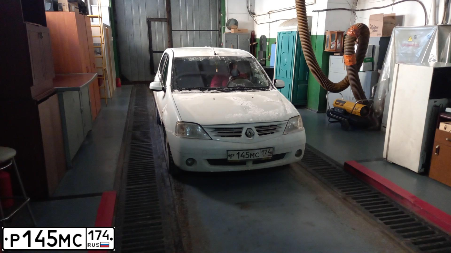 Фото автомобиля RENAULT LOGAN, 2009 — госномер Р145МС174. Цвет: БЕЛЫЙ