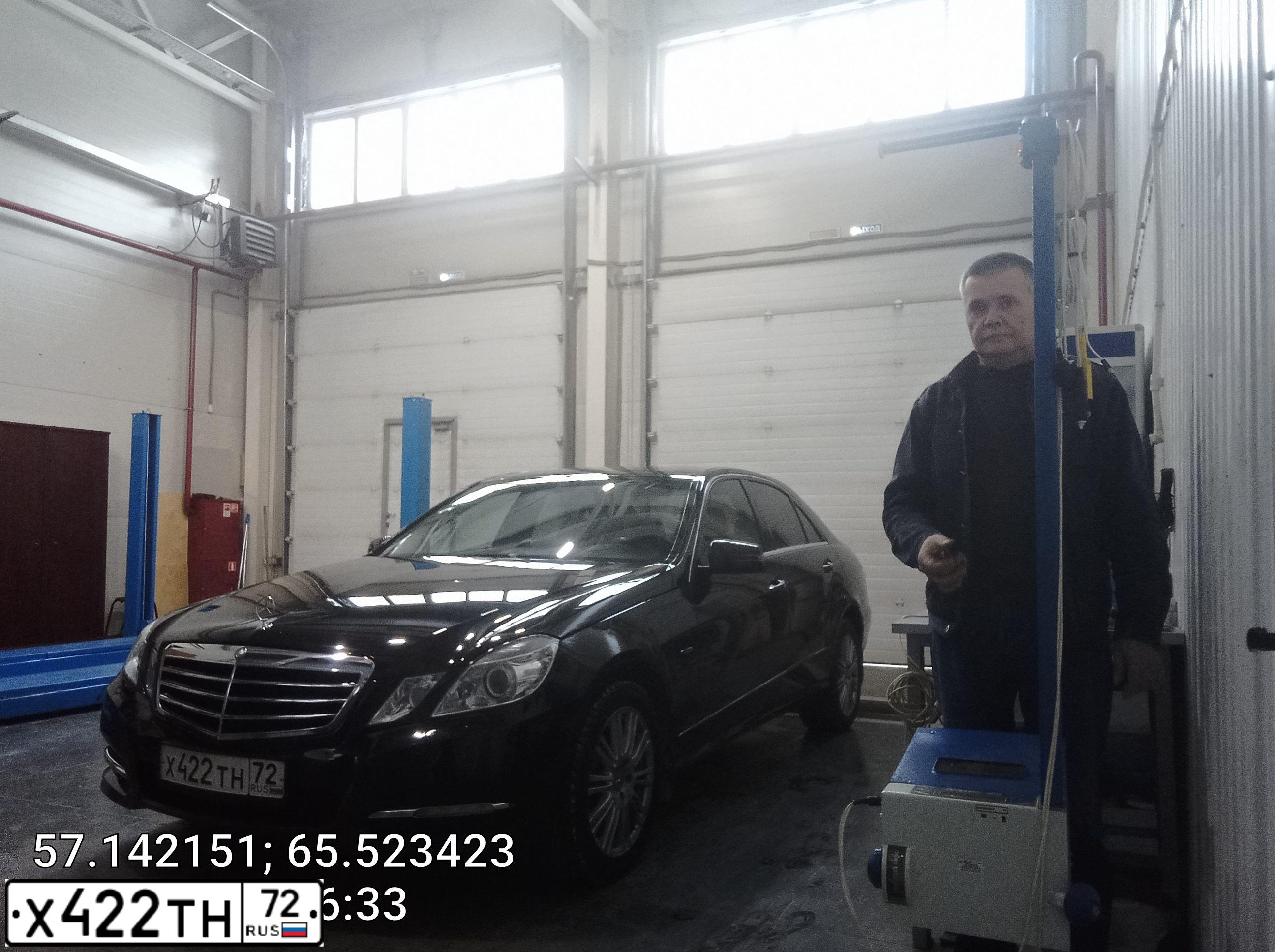 Фото автомобиля MERCEDES E-KLASSE, 2012 — госномер О333РХ72. Цвет: ЧЕРНЫЙ