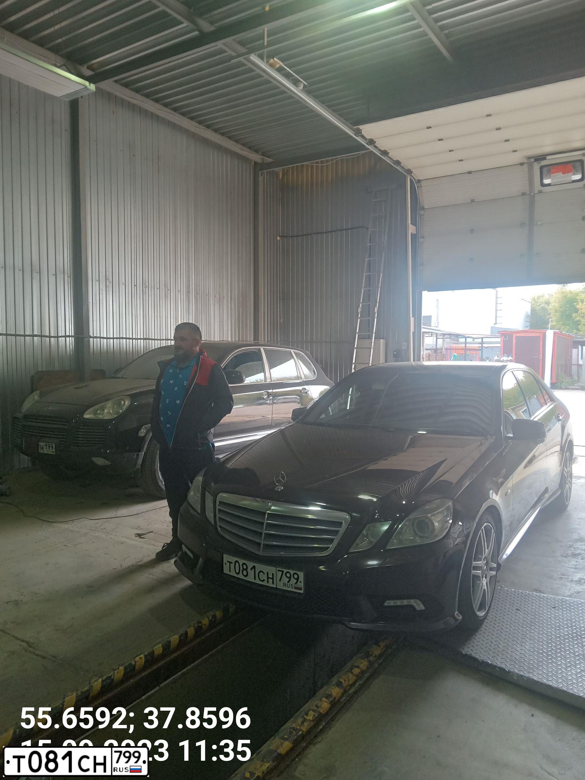 Фото автомобиля MERCEDES E-KLASSE, 2010 — госномер Т081СН799. Цвет: КОРИЧНЕВЫЙ