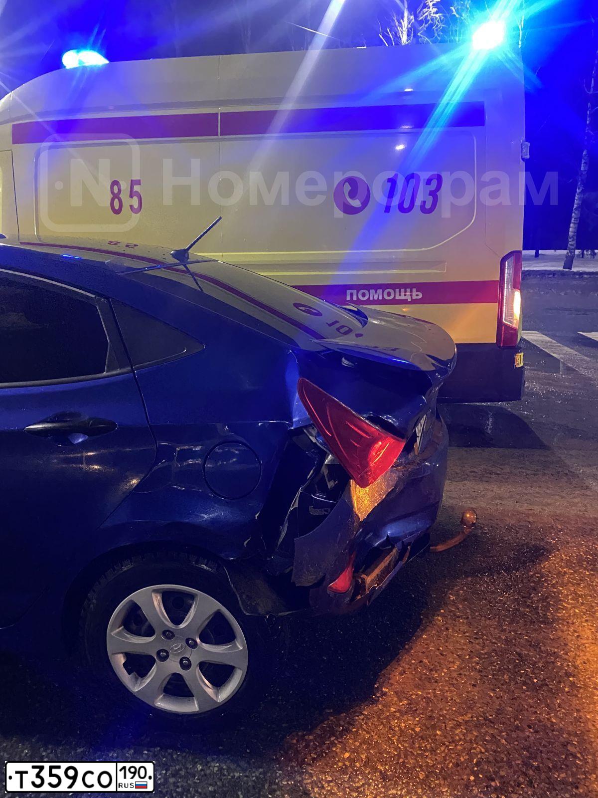Фото автомобиля HYUNDAI SOLARIS, 2012 — госномер М464ХВ21. Цвет: Темно-синий