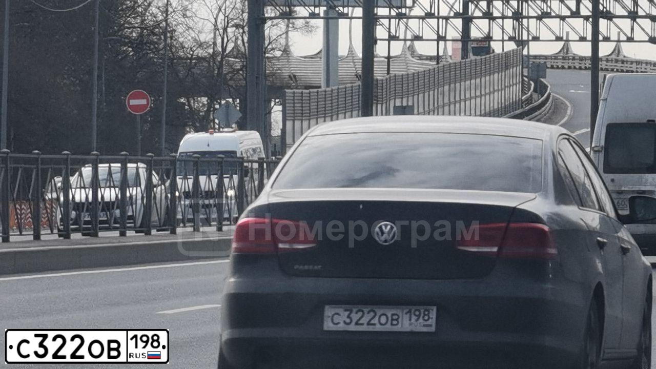 Фото автомобиля VOLKSWAGEN PASSAT, 2012 — госномер С322ОВ198. Цвет: ЧЕРНЫЙ