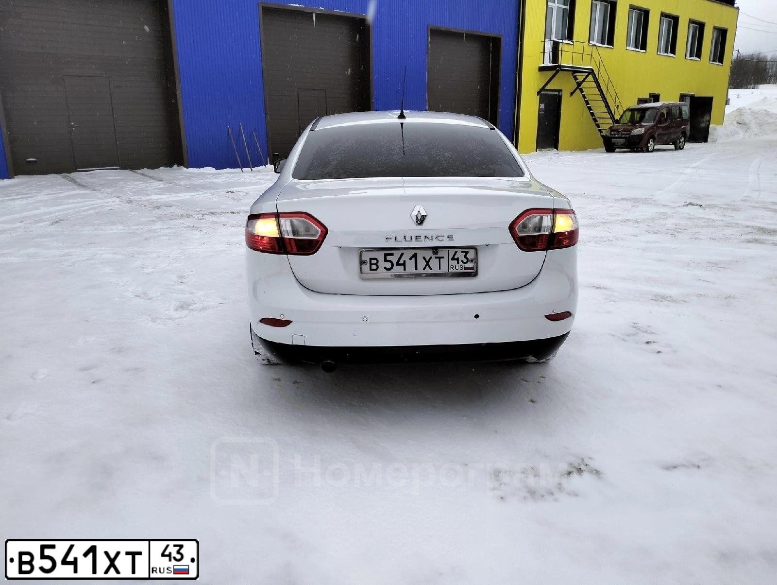 Фото автомобиля RENAULT FLUENCE, 2012 — госномер Е627НУ18. Цвет: Белый