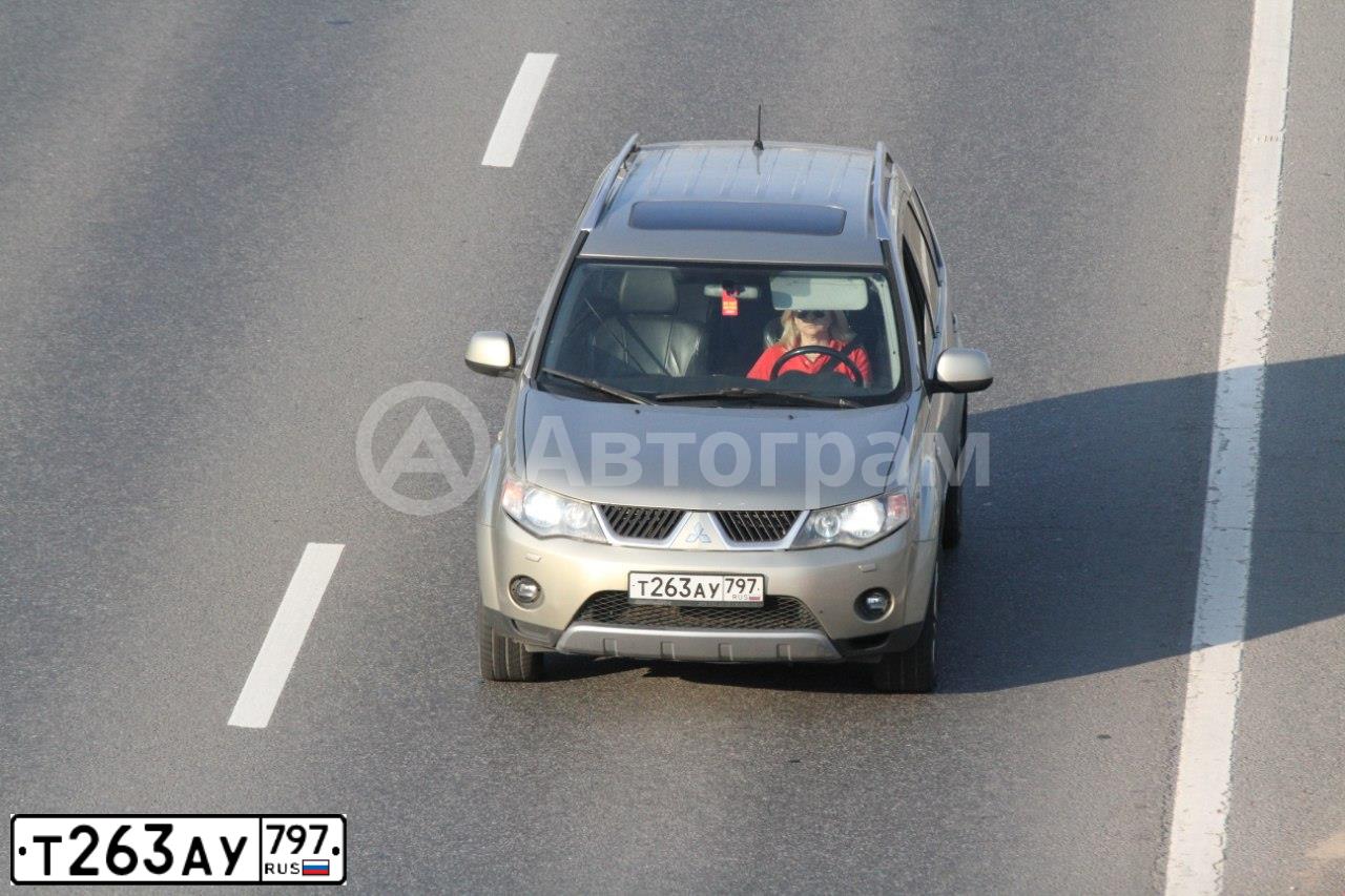 Фото автомобиля MITSUBISHI OUTLANDER, 2007 — госномер Т263АУ797. Цвет: БЕЖЕВЫЙ