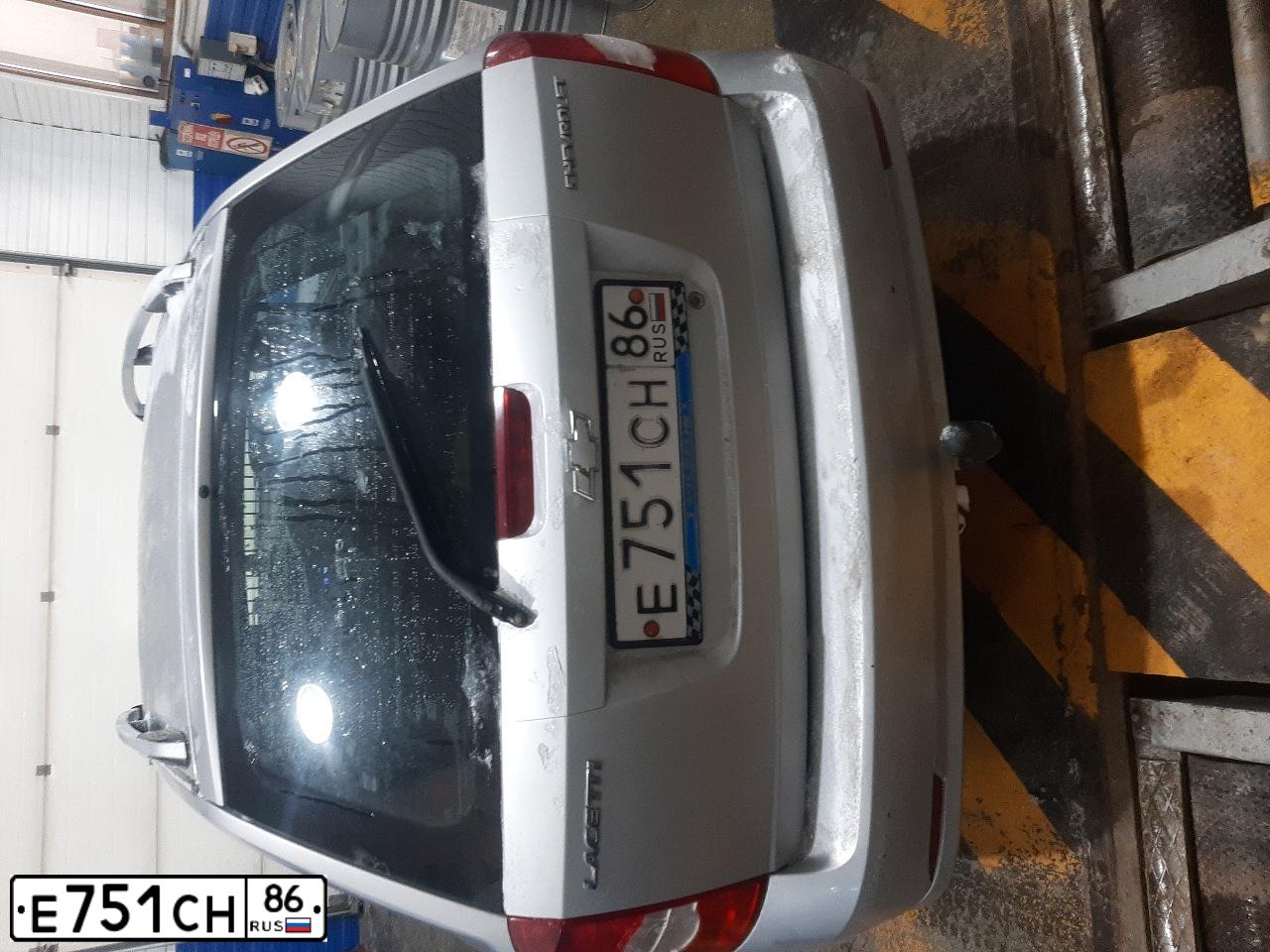 Фото автомобиля CHEVROLET LACETTI, 2007 — госномер Е751СН86. Цвет: СЕРЕБРИСТЫЙ