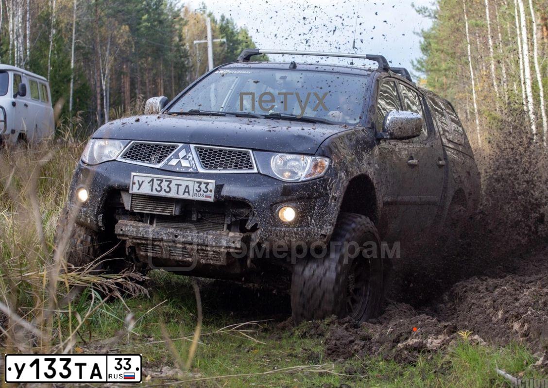 Фото автомобиля MITSUBISHI L 200, 2011 — госномер У133ТА33. Цвет: ЧЕРНЫЙ