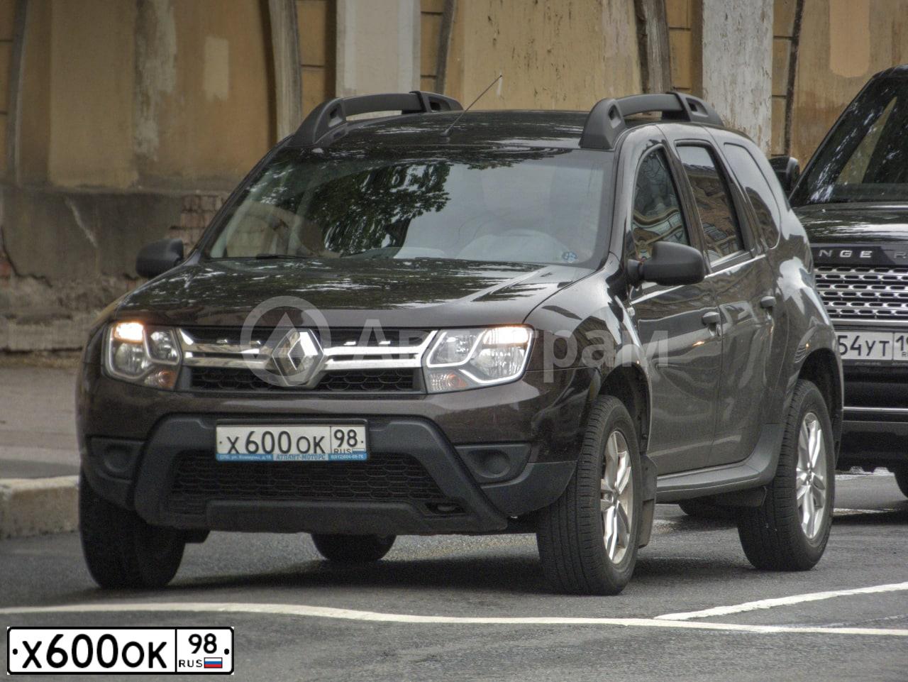 Фото автомобиля NISSAN QASHQAI, 2013 — госномер Х600ОК98. Цвет: Красный