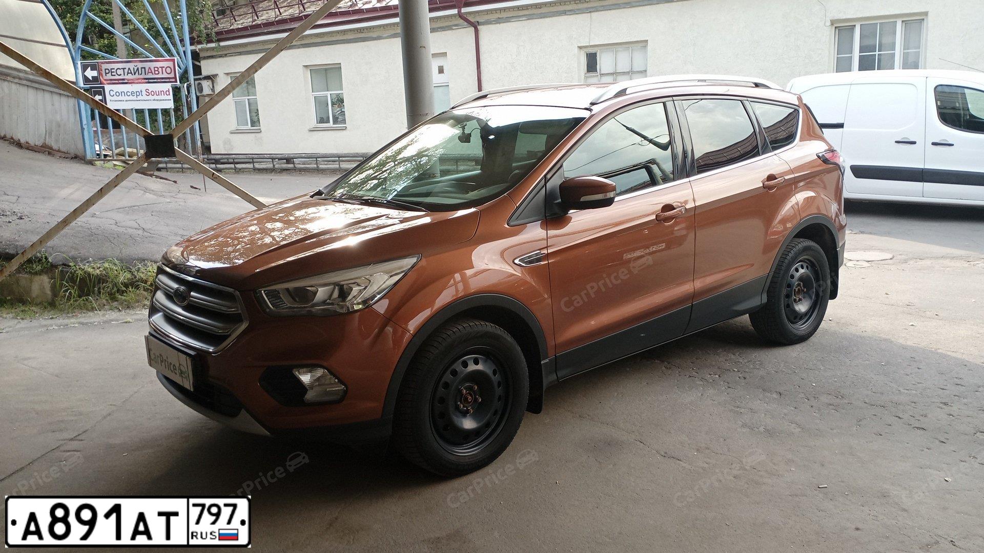 Фото автомобиля FORD KUGA, 2017 — госномер О523КМ977. Цвет: Коричневый