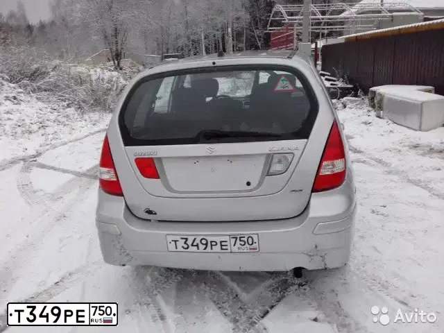 Фото автомобиля SUZUKI LIANA, 2004 — госномер М409СТ90. Цвет: Серый