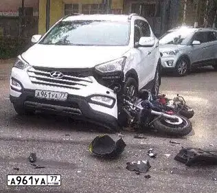 Фото автомобиля HYUNDAI SANTA FE, 2013 — госномер А961УА77. Цвет: Белый