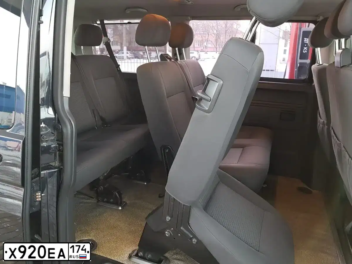 Фото автомобиля VOLKSWAGEN MULTIVAN, 2008 — госномер Е994ВР774. Цвет: ЧЕРНЫЙ