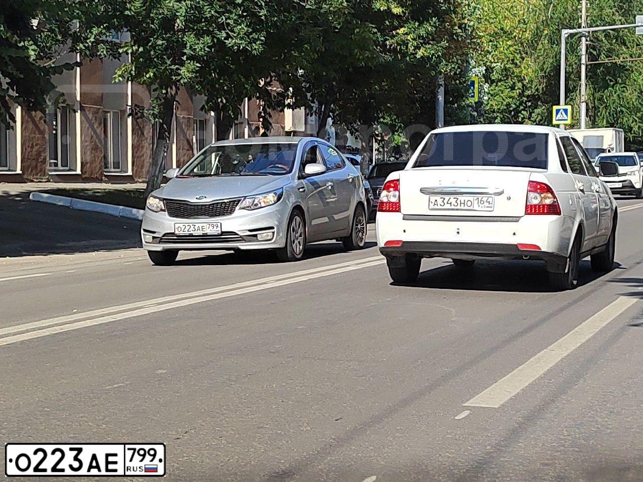 Фото автомобиля KIA RIO, 2017 — госномер О223АЕ799. Цвет: Серебристый