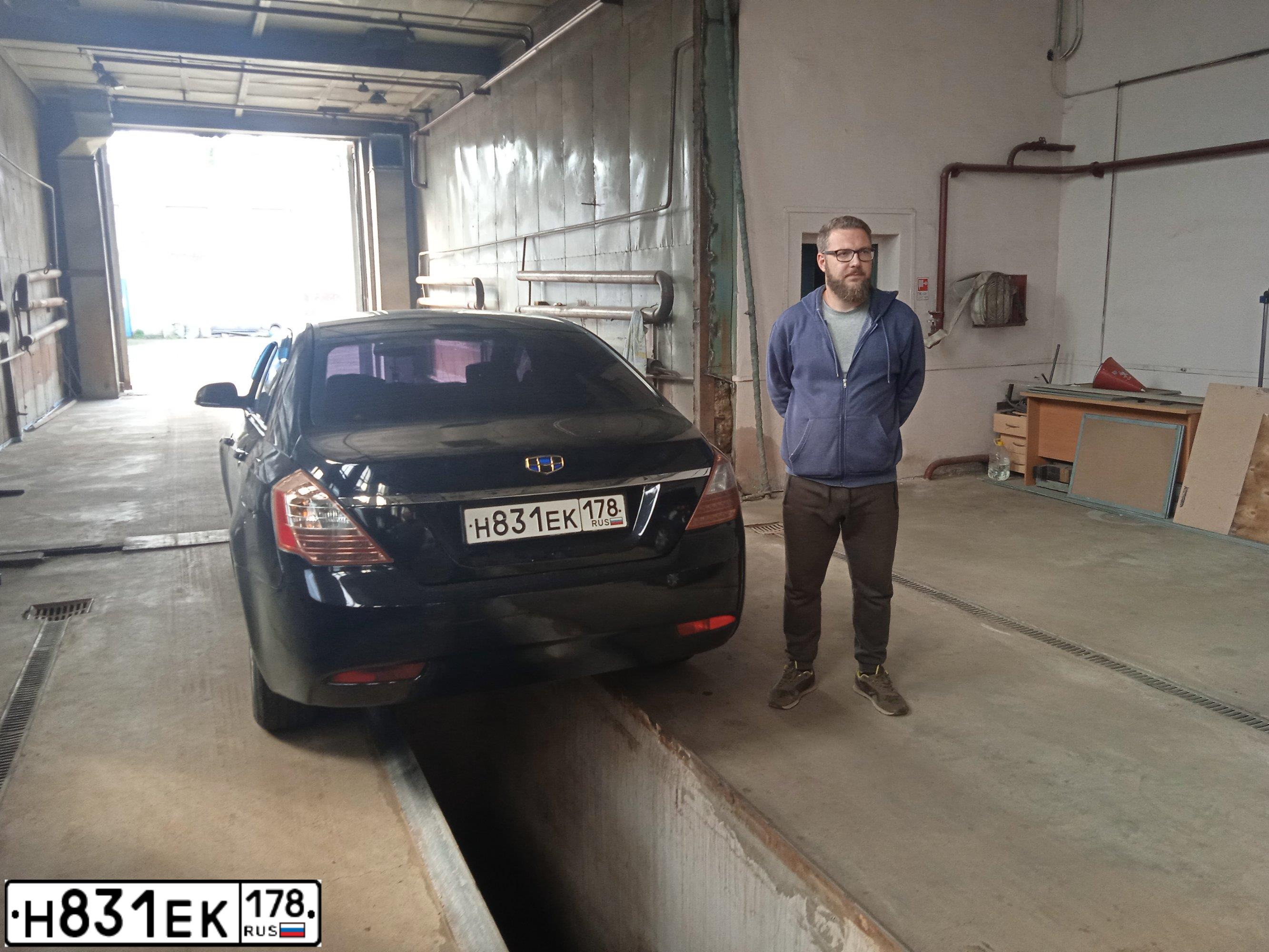 Фото автомобиля GEELY EMGRAND, 2012 — госномер Н831ЕК178. Цвет: ЧЕРНЫЙ