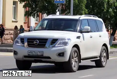 Фото автомобиля NISSAN PATROL, 2014 — госномер К956ВХ154. Цвет: БЕЛЫЙ