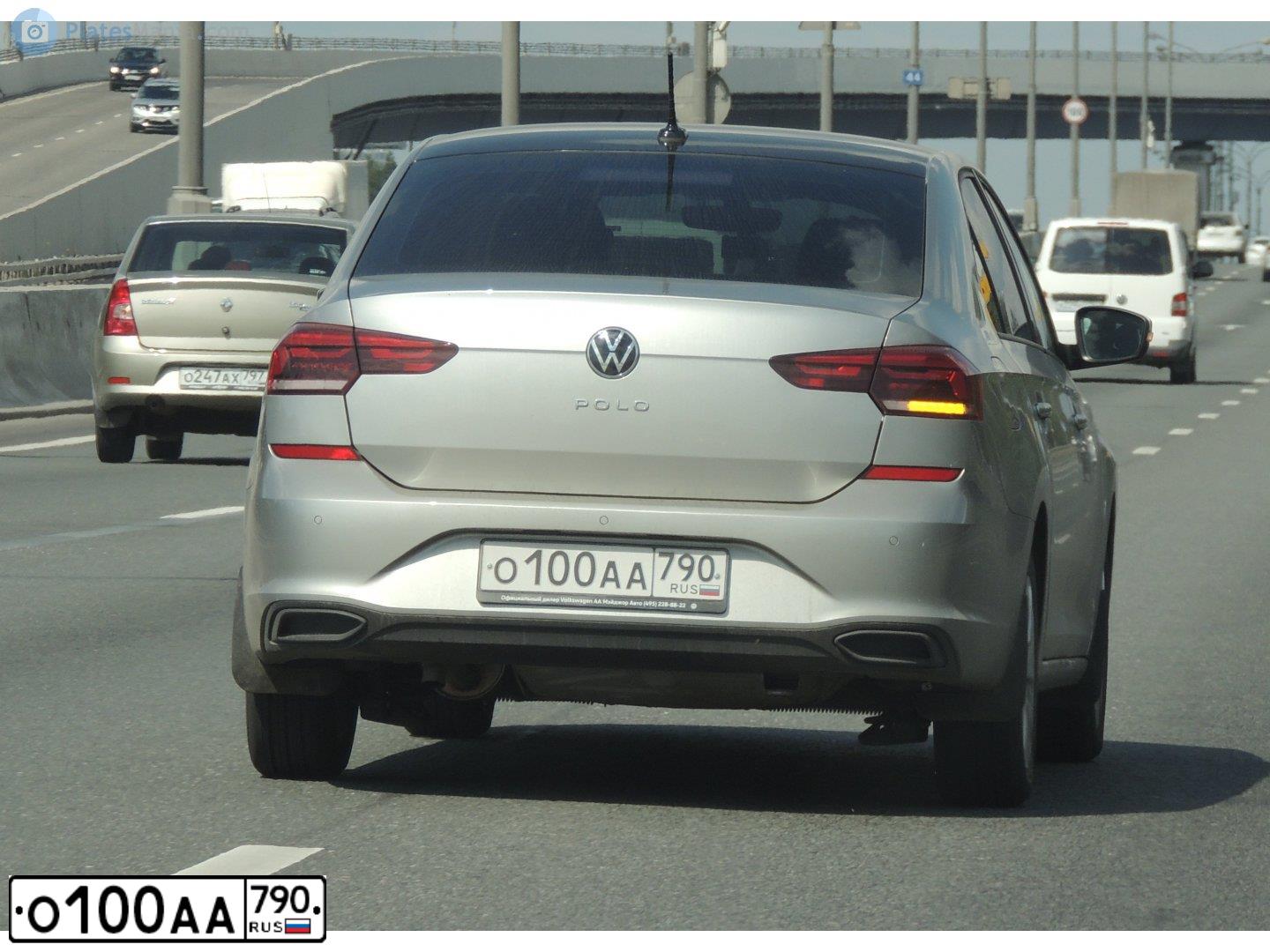 Фото автомобиля MAZDA CX-7, 2011 — госномер М042РС197. Цвет: Белый