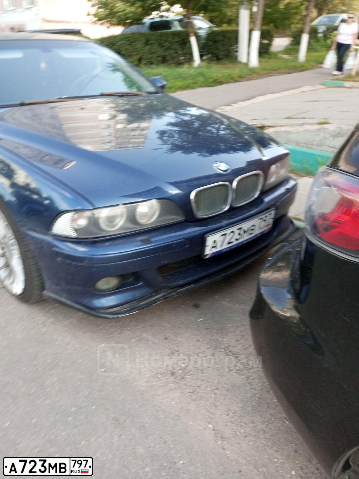 Фото автомобиля BMW SERIE 5, 1997 — госномер В239МН136. Цвет: синий